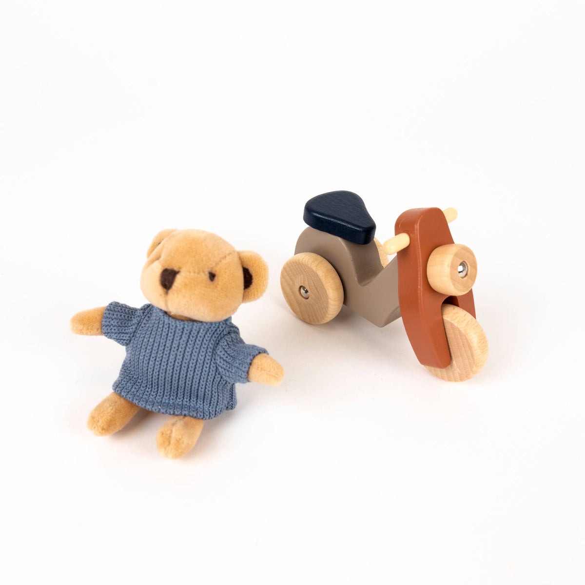 Egmont Toys Alexis The Bear On A Vespa